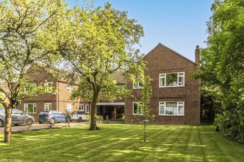 2 bedroom apartment to rent, Friern Park, London, N12