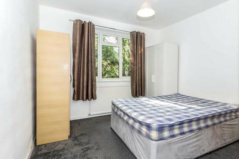 2 bedroom apartment to rent, Friern Park, London, N12