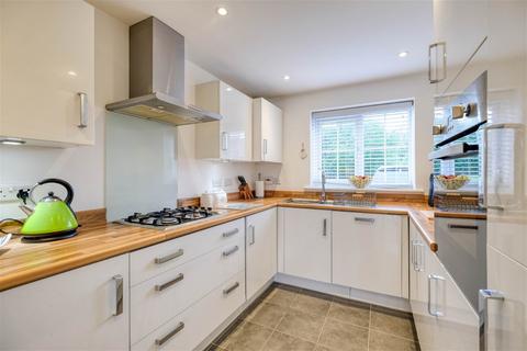 3 bedroom end of terrace house for sale, Kingcup Close, Catshill, Bromsgrove, B61 0GH