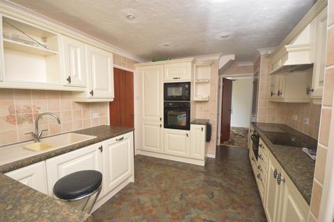 4 bedroom detached house to rent, Coniston Close, Great Notley, Braintree, CM77