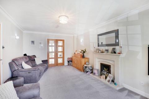 17 Mountfield Close, Meopham, Gravesend, DA13 0UJ