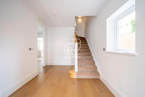 5 bedroom semi-detached house to rent, Barrons Chase, Richmond, TW10