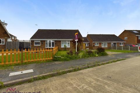 2 bedroom bungalow to rent, Becontree Close, Clacton-On-Sea CO15