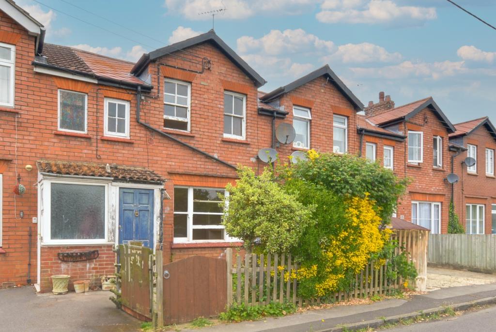 ROUNDPOND, MELKSHAM, WILTSHIRE, SN12 2 bed terraced house for sale £