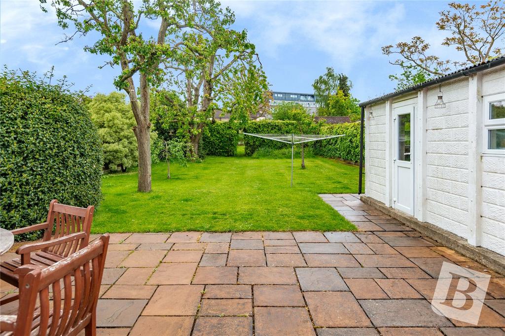 Western Avenue, Brentwood, Essex, CM14 4 bed detached house for sale