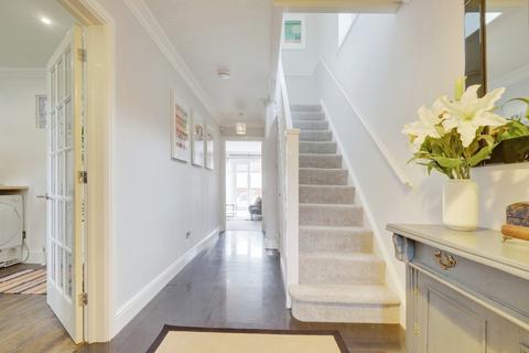 7 Chase Gardens, Westcliff-on-sea, SS0 0RS