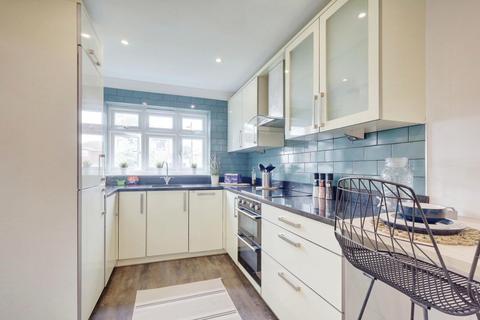 7 Chase Gardens, Westcliff-on-sea, SS0 0RS