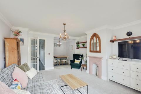 7 Chase Gardens, Westcliff-on-sea, SS0 0RS
