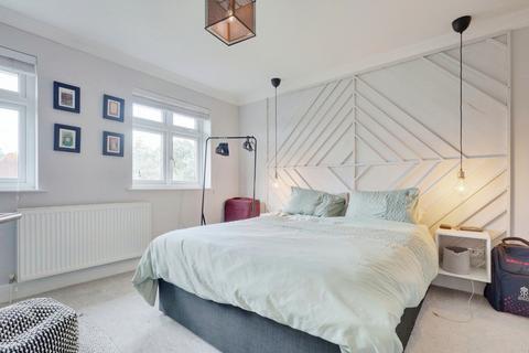 7 Chase Gardens, Westcliff-on-sea, SS0 0RS