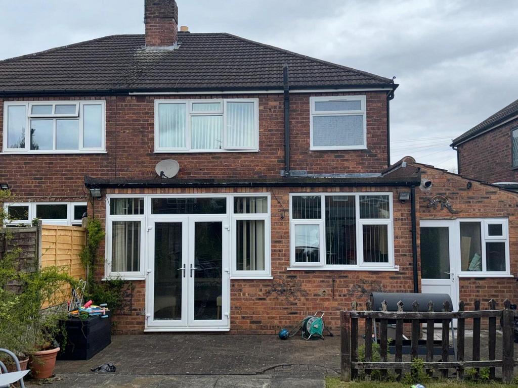 30 Fairview Road, Wolverhampton, WV11 3 bed semidetached house to rent