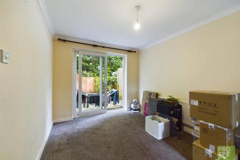 3 bedroom terraced house to rent, Valroy Close, Camberley, Surrey, GU15