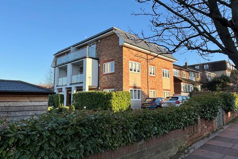 2 bedroom flat for sale, Winchester Road, Bromley, BR2