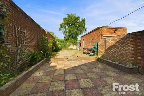 3 bedroom bungalow for sale, Warfield Road, Feltham, TW14