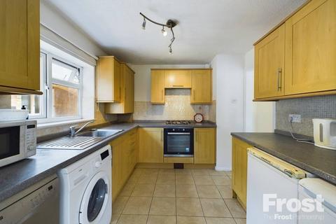 3 bedroom bungalow for sale, Warfield Road, Feltham, TW14