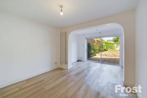 29 Warfield Road, Feltham, TW14 8AD