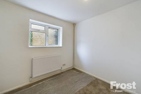 29 Warfield Road, Feltham, TW14 8AD