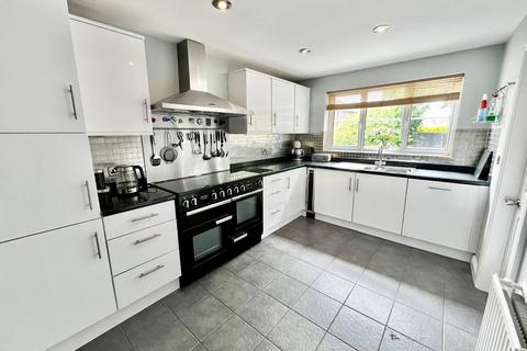 6 bedroom detached house to rent, The Harrows, East Morton, Keighley, West Yorkshire, BD20