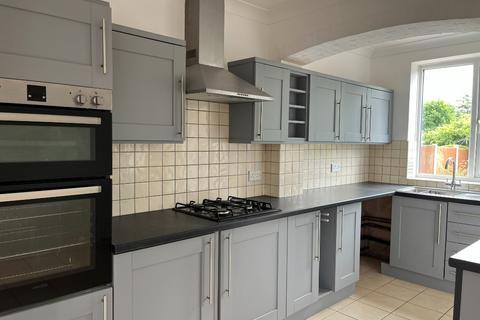 3 bedroom semi-detached house to rent, Cliff Crescent, Radcliffe-on-Trent NG12