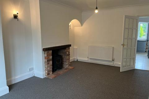 3 bedroom semi-detached house to rent, Cliff Crescent, Radcliffe-on-Trent NG12