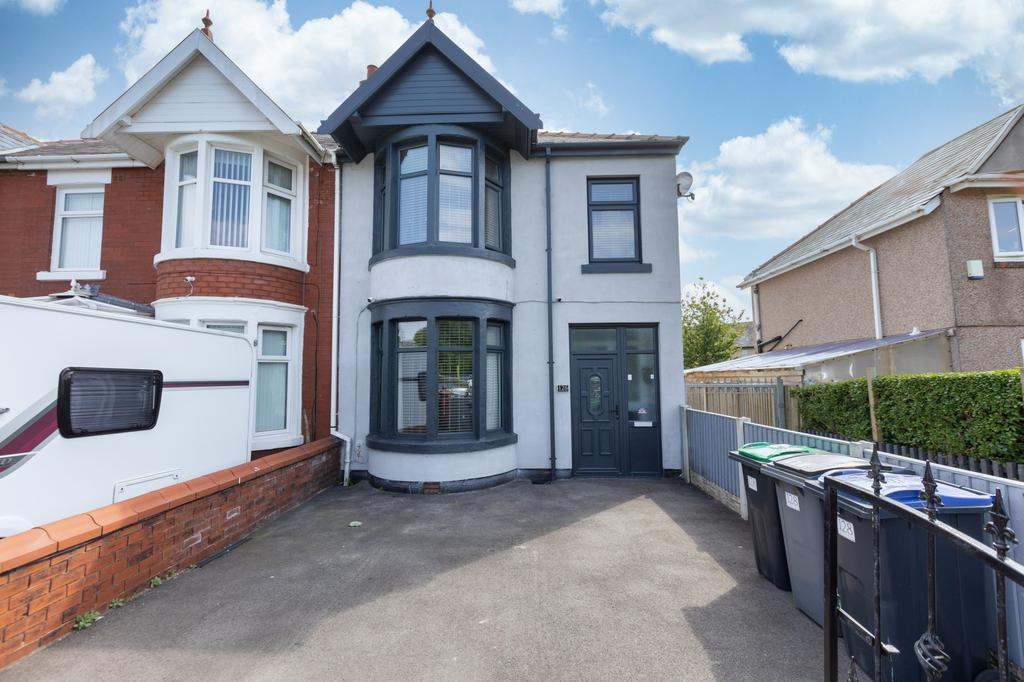 St. Annes Road, Blackpool, FY4 3 bed end of terrace house for sale £