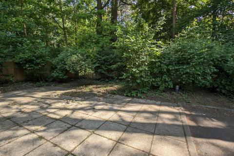 9 Compton Place, Bordon, GU35 0GZ