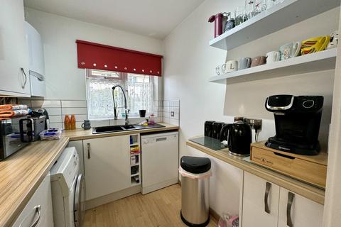 2 bedroom flat for sale, Carmen Court, Eastbourne Road, Eastbourne, East Sussex, BN20