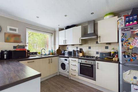 2 bedroom maisonette for sale, Holmbury Grove, Featherbed Lane, Croydon