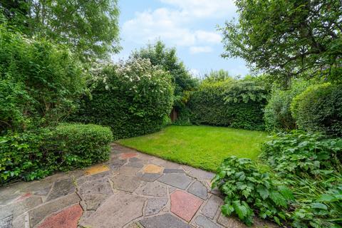 100 Pickhurst Park, Bromley, BR2 0TW
