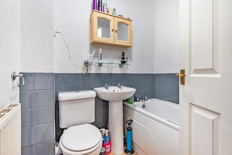 1, Dovecourt Dovetrees, Carterton, OX18 1AY
