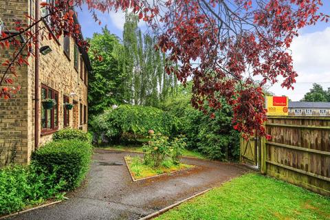 1, Dovecourt Dovetrees, Carterton, OX18 1AY