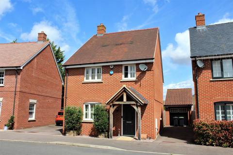 4 bedroom detached house to rent, Meadowsweet Way, Stotfold, Hitchin, SG5