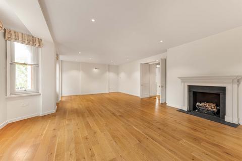 4 bedroom flat to rent, Drayton Gardens, Chelsea SW10