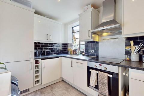 3 bedroom apartment for sale, North Hill, London N6