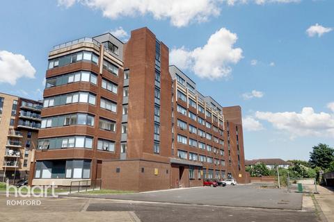 1 bedroom flat for sale, Papermill House, Romford, RM1 2FA