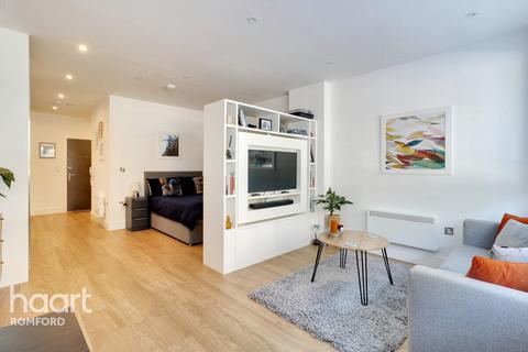 1 bedroom flat for sale, Papermill House, Romford, RM1 2FA
