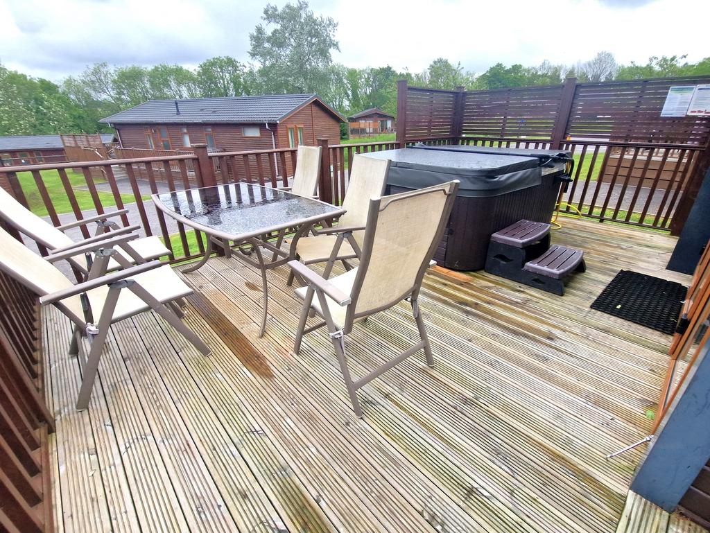 Sun Deck &amp; Hot Tub