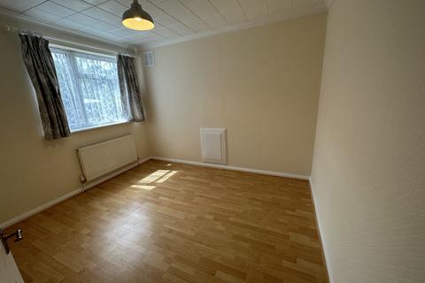 1 bedroom flat to rent, Carr Road, UB5