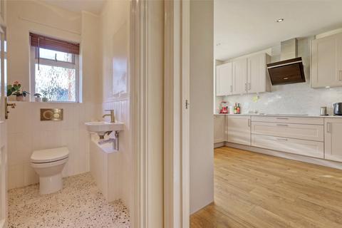 3 Alderton Close, Felsted, Dunmow, CM6 3EL