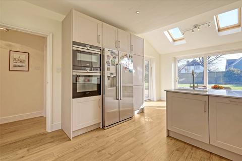 3 Alderton Close, Felsted, Dunmow, CM6 3EL