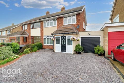 4 bedroom semi-detached house for sale, Richmond Drive, Rayleigh