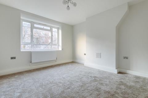 2 bedroom apartment to rent, India Way London W12