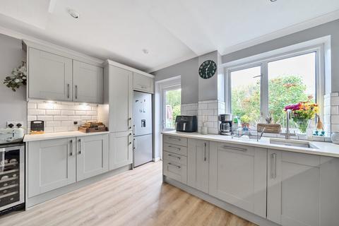 2 Johnston Walk, Guildford, GU2 9XP