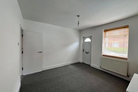 3 bedroom terraced house to rent, Barnbygate, Newark, Notts, NG24