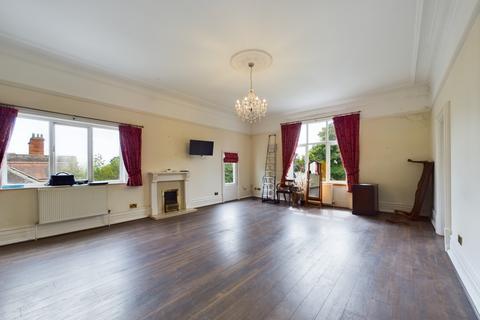 2 bedroom flat for sale, Ferriby Road, Hull HU13 0HU