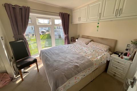 2 bedroom park home for sale, The Oaks, Battlesbridge, Wickford, Essex