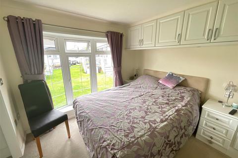 2 bedroom park home for sale, The Oaks, Battlesbridge, Wickford, Essex