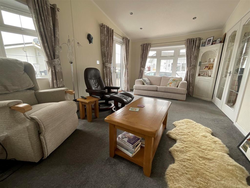 The Oaks, Battlesbridge, Wickford, Essex 2 bed park home for sale £