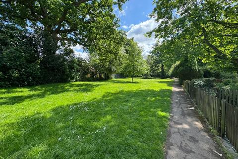 17 Fern Walk, Ashford, TW15 3PA