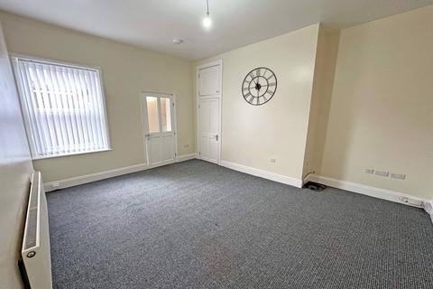 3 bedroom flat to rent, George Street, Wallsend, Tyne and Wear
