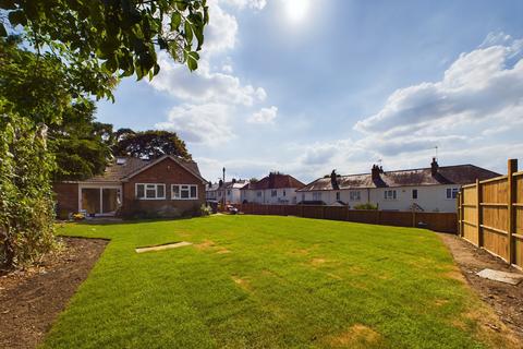 4 bedroom detached bungalow for sale, Chepstow Road, Tilehurst, Reading, RG31